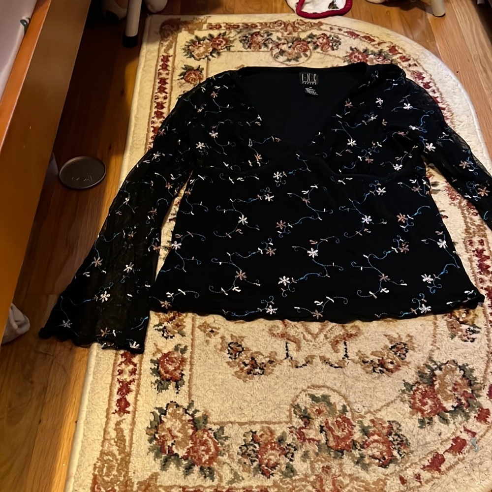 inc bell sleeve top. size medium. in women’s.